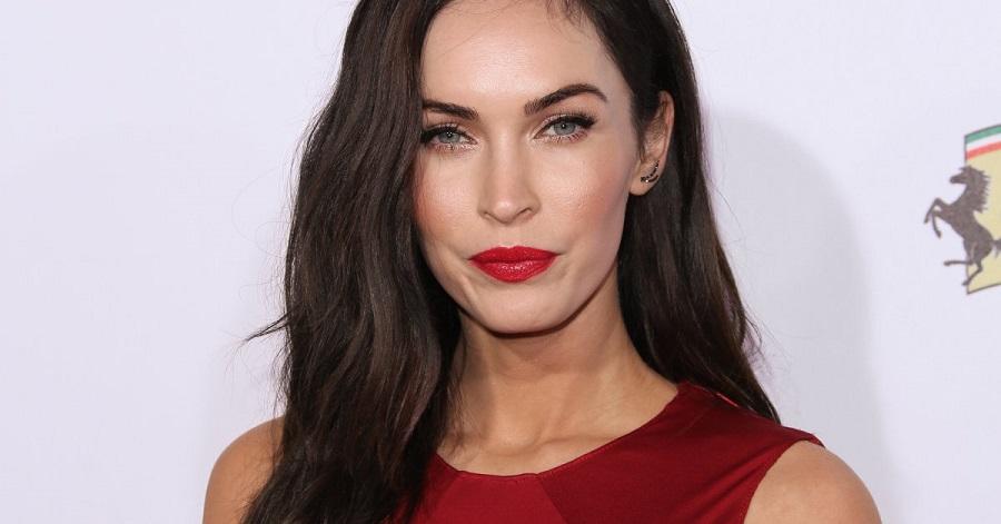 Diễn viên Megan Fox diện váy xuyên thấu tại thảm đỏ VMAs là ai?