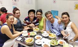 Quán bún riêu 40 năm tuổi "đắt xắt ra miếng", Trấn Thành, Đàm Vĩnh Hưng và nhiều sao Việt đều từng check-in