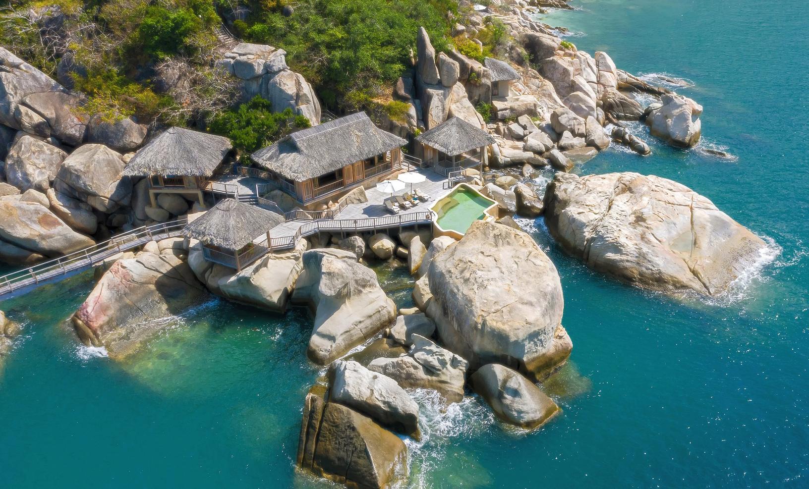 Không hổ danh sao hạng A của showbiz Việt, Binz - Châu Bùi hẹn hò ở resort sang xịn thế này cơ mà!