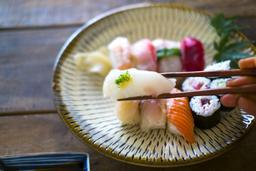 Cách ăn sushi đúng chuẩn Nhật Bản: 5 nguyên tắc cần biết khi ăn sushi