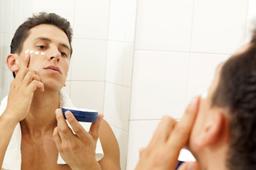 Những điều cần lưu ý khi dùng kem dưỡng ẩm dành cho nam giới