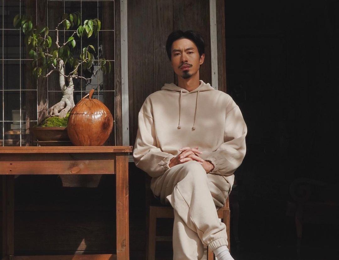 Loạt sao nam Việt chuộng diện đồ đơn sắc vào dịp cuối năm