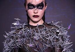 Nhà thiết kế biến rác thải thành trang phục thời trang cao cấp