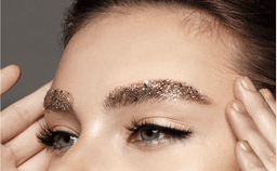 Trang điểm lấp lánh với kim tuyến sao cho đẹp?