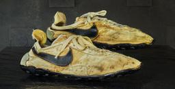 Nike "Moon Shoes" được bán đấu giá 2,3 tỷ đồng