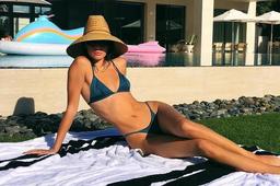 Kendall Jenner yêu thích phối bikini với những loại phụ kiện nào?