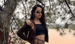 Sao nữ Việt đi Đà Lạt: Người kín đáo người lại phong phanh với bikini