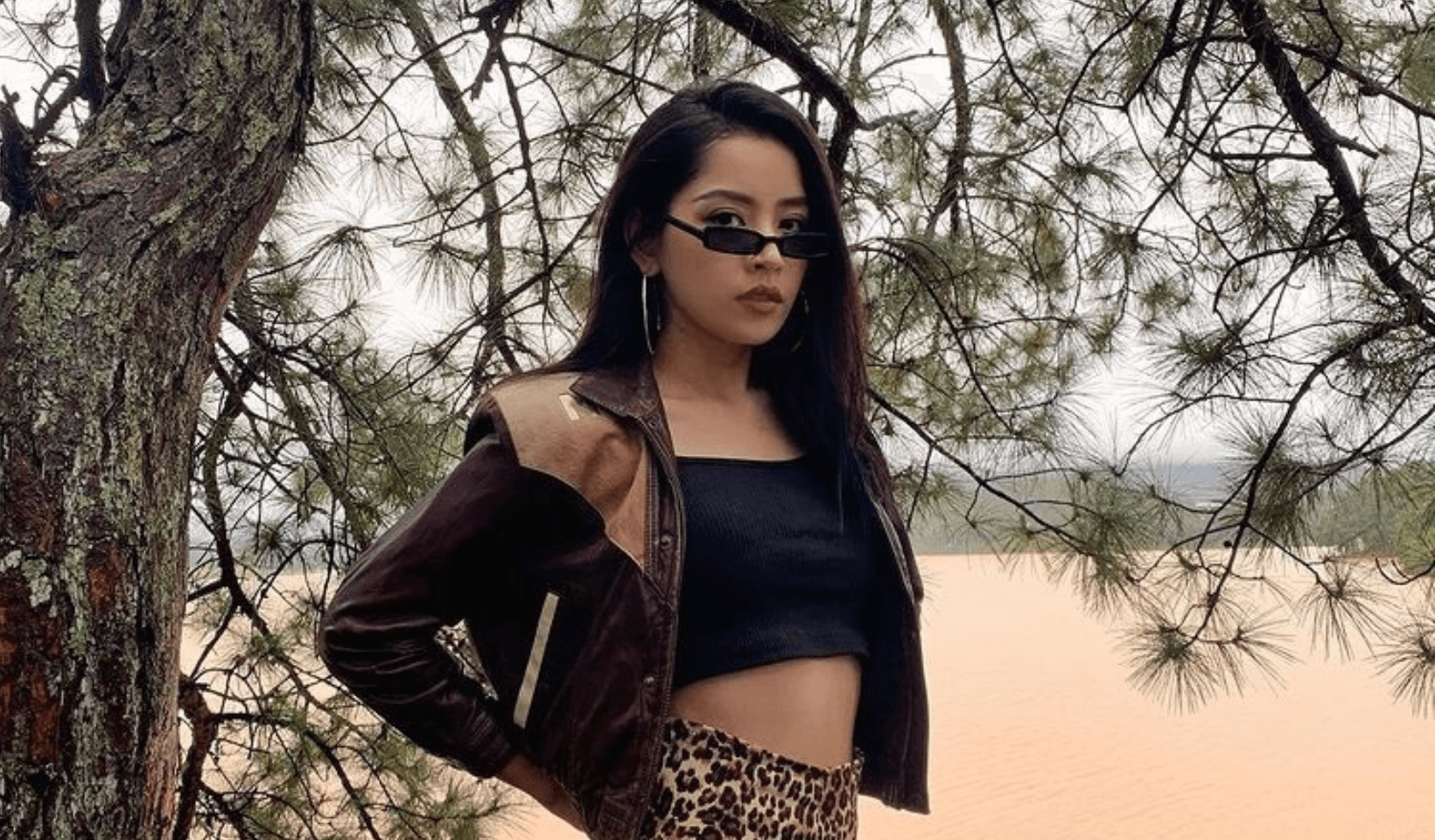 Sao nữ Việt đi Đà Lạt: Người kín đáo người lại phong phanh với bikini