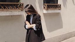 Cô gái Việt sống tại Hàn Quốc gợi ý lên đồ thanh lịch cùng blazer