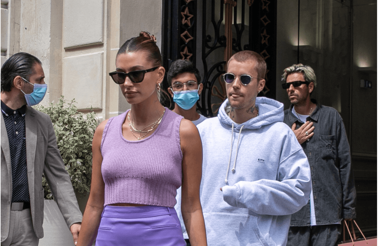Bóc giá thời trang của vợ chồng Justin Bieber những ngày ở Pháp