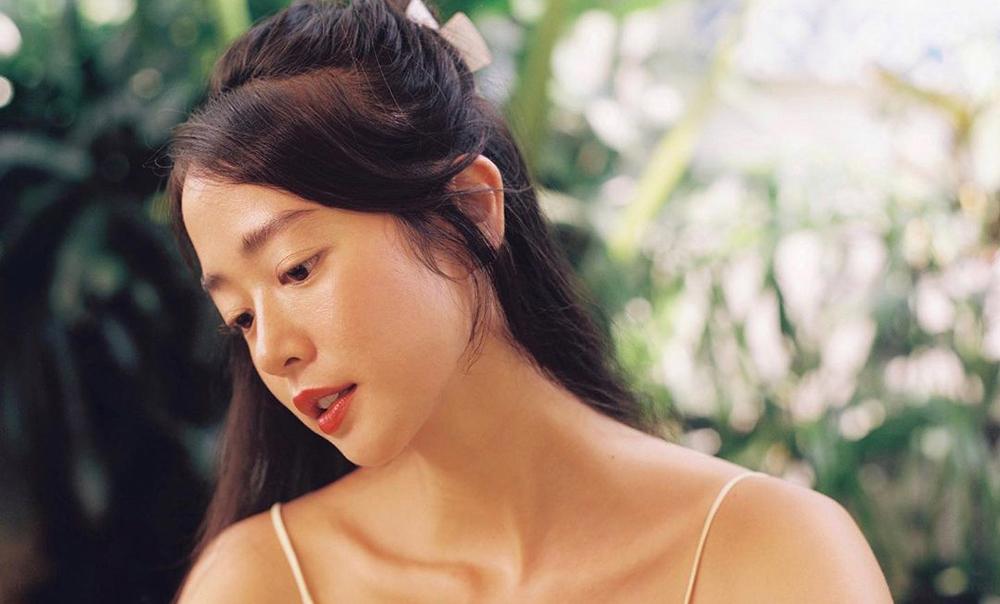 Người mẫu gốc Việt Amadine theo đuổi phong cách gợi cảm với váy hai dây