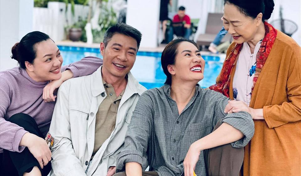 Osin nhà cụ Dần (Hương Vị Tình Thân) sắm 11 chiếc áo thun để lên hình