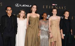 Các con Angelina Jolie mặc đồ cũ tại lễ ra mắt phim bom tấn của mẹ