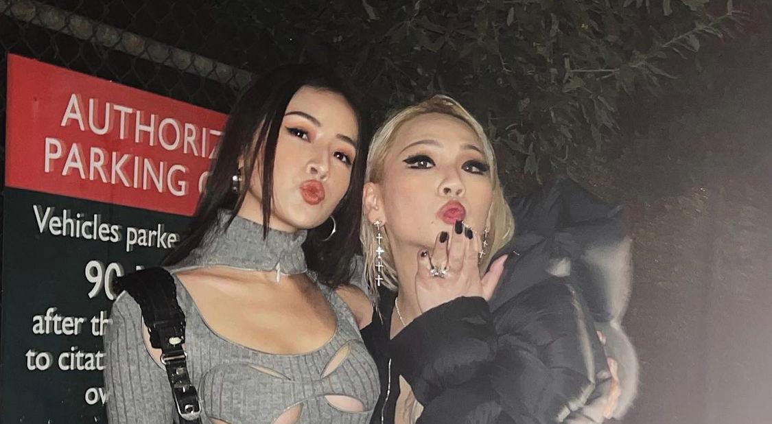 Nhiều lần chung khung hình với sao Hàn, lần đầu tiên Chi Pu lấn át CL (2NE1) với chiếc áo khoét bạo