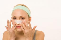 5 thói quen skincare cần thay đổi sau khi nâng mũi để tránh vẹo, lệch