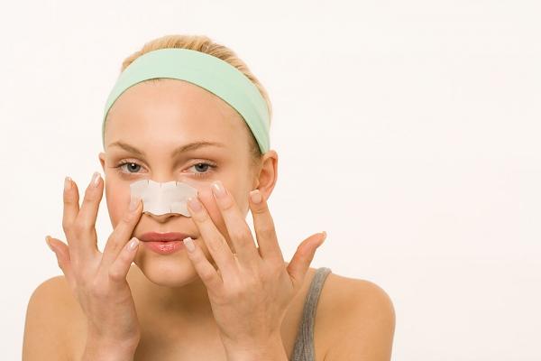 5 thói quen skincare cần thay đổi sau khi nâng mũi để tránh vẹo, lệch