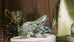 Adidas ra mắt giày đá bóng đính pha lê: Khi những cú lướt trên sân cỏ phát sáng theo đúng nghĩa đen