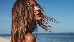 Loại bỏ hiện tượng tóc bết ngày hè chỉ với 4 bí quyết sau