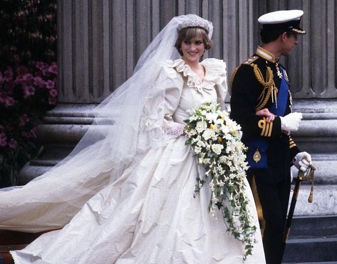 Công nương Diana: Biểu tượng thời trang không thể thay thế