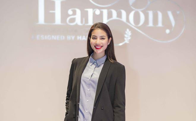Hoa hậu Phạm Hương thần thái với xu hướng thời trang menswear