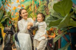 Nữ ca sĩ Bảo Trâm Idol gợi ý đồ đôi mẹ con đi chơi Trung Thu