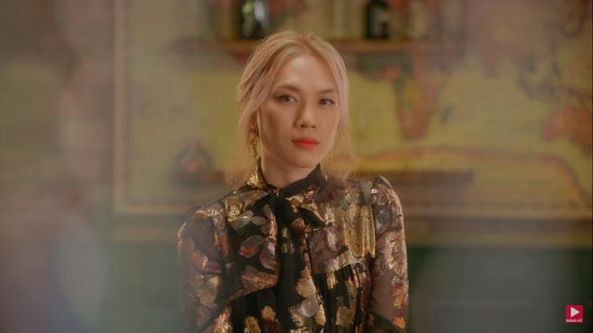 Đọc vị đồ hiệu Mỹ Tâm diện trong MV "Đúng cũng thành sai"