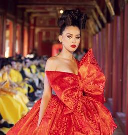 Hoa hậu Tiểu Vy cùng nghìn sao hội tụ ở Đại Nội Huế