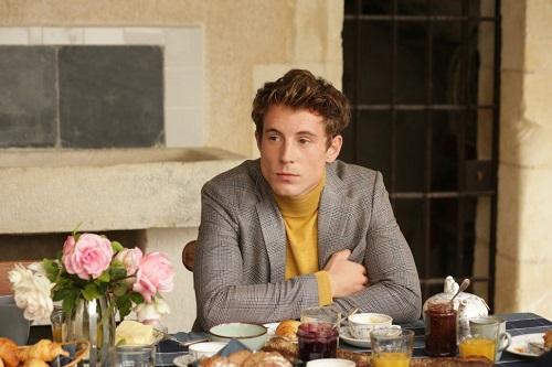 Emily in Paris: Không chỉ là cẩm nang thời trang dành cho phái yếu