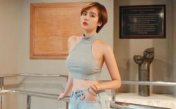 Huyền Lizzie khoe thân hình bỏng mắt trong bộ bikini màu xanh ngọc