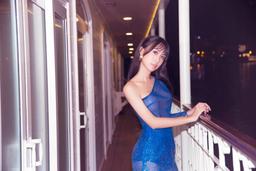 Lynk Lee "đẹp từng centimet" trên từng shot hình gợi cảm với trang phục nội y xuyên thấu