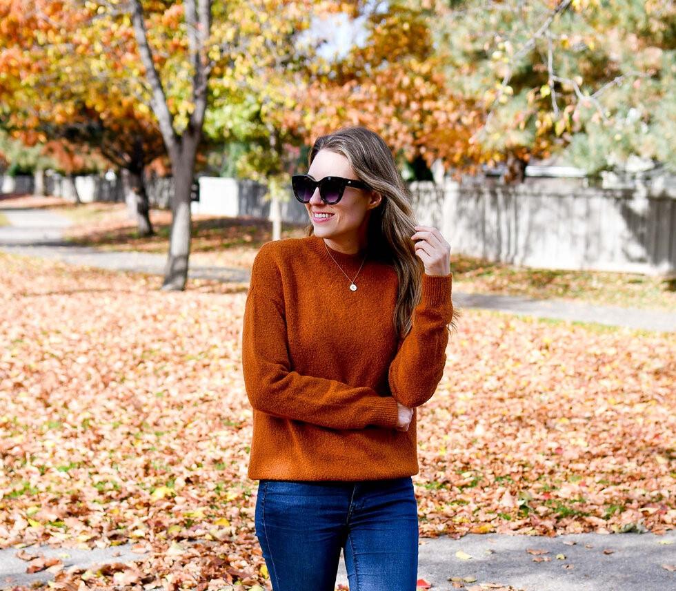 Biên tập viên WhoWhatWear gợi ý những món đồ thời trang không thể thiếu