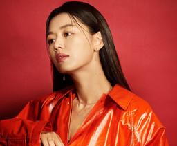 Jeon Ji Hyun diện cây đồ hiệu xứng danh "mợ chảnh"