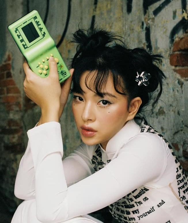 "Chân Dung Em Á" 4: Tú Hảo - Hoài niệm về thời học sinh đã qua