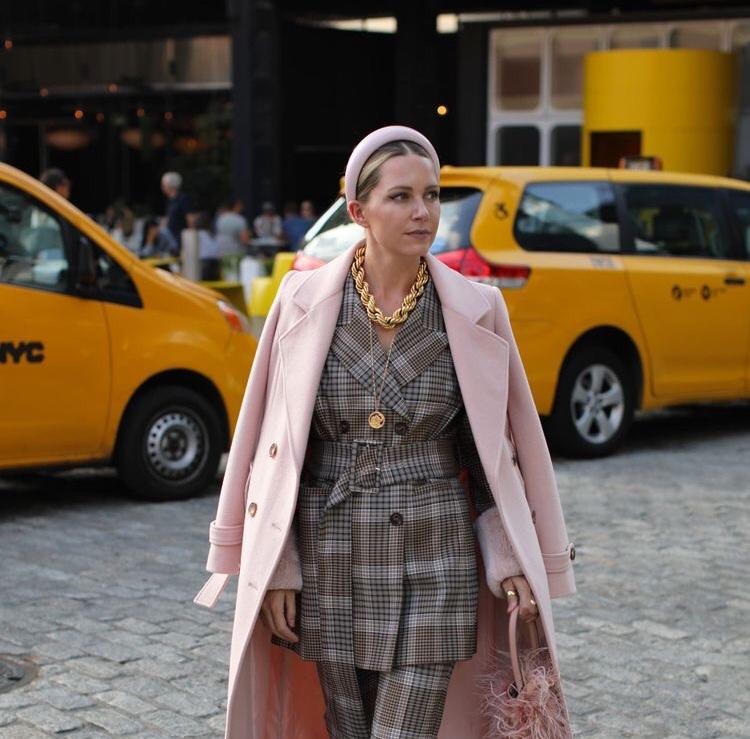 Cả tuần thời thượng với áo blazer kẻ caro dành cho cô nàng công sở