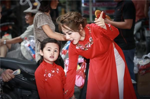 Bạch Lan Phương và con gái gợi ý đồ đôi mẹ con cực đáng yêu