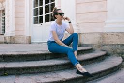 Diện áo khoác denim mùa thu đông với nhiều phong cách cực chất