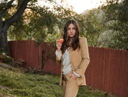 Loạt outfit đơn giản cộp mác cựu thiên thần Victoria Secret