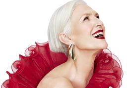 Ngắm nhìn những người phụ nữ trung niên với phong cách thời trang thăng hoa theo từng năm tháng