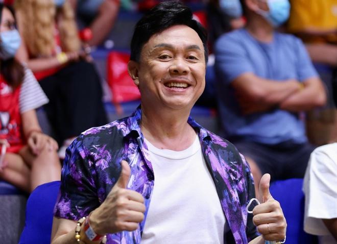 Những trang phục lòe loẹt "cộp mác" cố danh hài Chí Tài