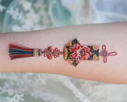 Thợ xăm Hàn Quốc và hình xăm ngọc bội lấy ý tưởng từ phụ kiện Hanbok