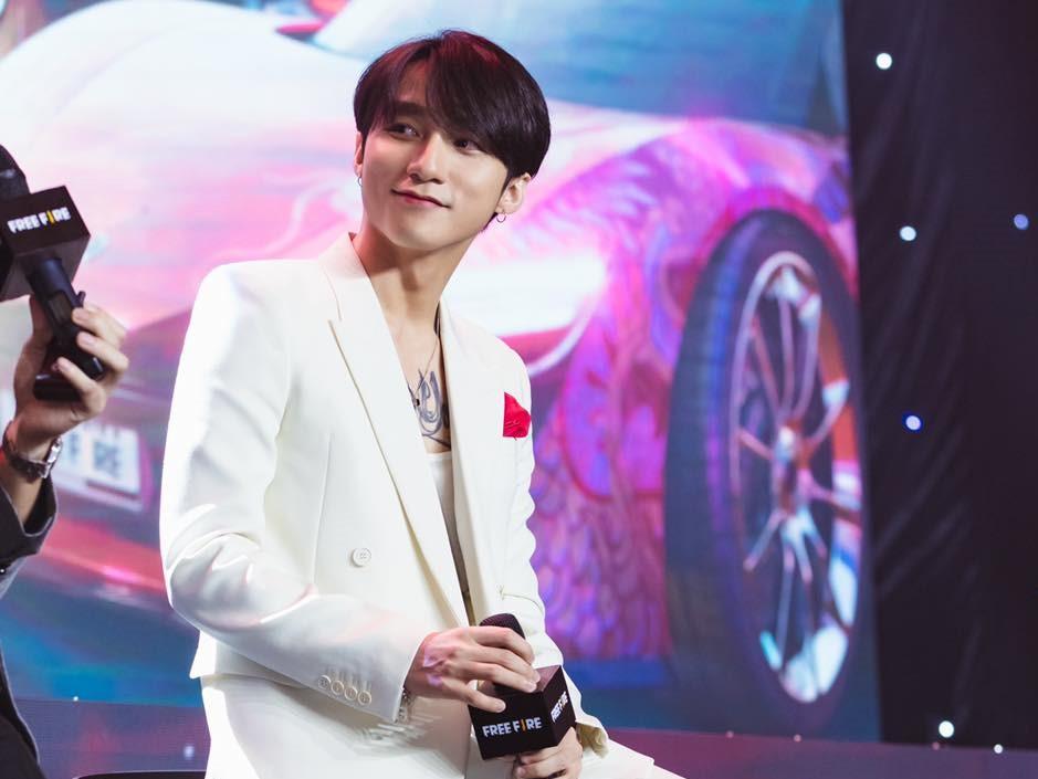 Sơn Tùng M-TP mặc suit trắng soái ca, "nghi vấn" diện vòng đôi với Hải Tú