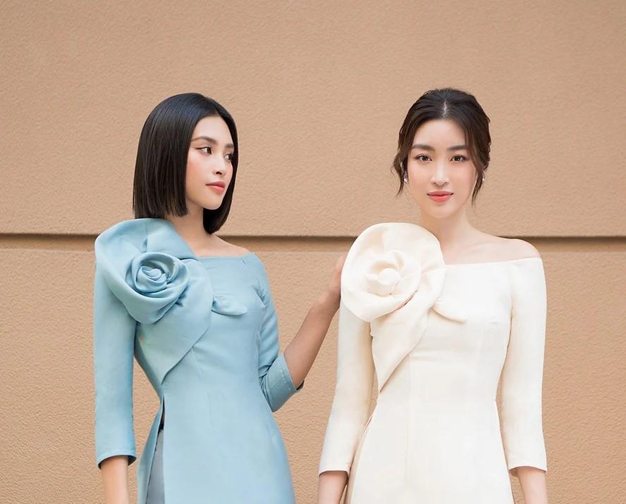 Tiểu Vy "xuống tóc", cùng Đỗ Mỹ Linh gợi ý áo dài pastel cho ngày Tết