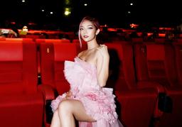 Con nhà võ nhưng Katleen Phan Võ sở hữu gu ăn diện thảm đỏ "sắc lẹm"