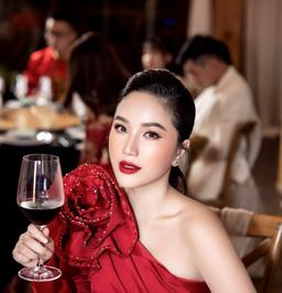 Bảo Thy chăm diện đồ khoe vóc dáng quyến rũ hơn kể từ khi lấy chồng đại gia