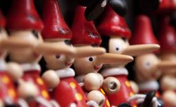 Cá tháng Tư 1/4: Điểm danh những "cánh bướm dối gian" trong ngành làm đẹp