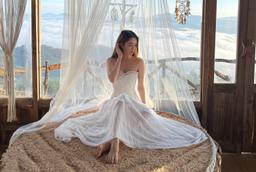 Ngọc Trinh có hàng loạt ảnh thời trang "vạn người mê" dù chỉ mới nửa tháng 4