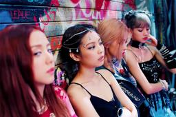 5 cách chọn áo hai dây phù hợp với từng dáng người, chị em muốn mặc đẹp hè này "bơi" hết vào đây