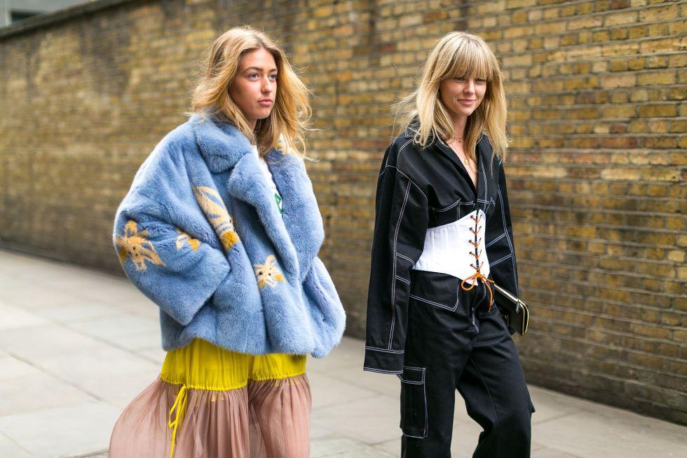 Corset: Kiểu áo lót bán chạy nhất mùa dịch dù vướng không ít thị phi