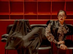 Nữ 8x công sở mê mặc đẹp: "Nếu phải bó buộc mình vào một bộ đồ mà không chút cảm xúc thì đúng là cực hình"