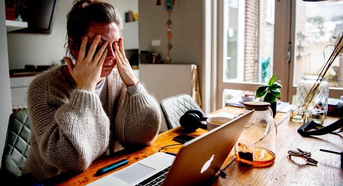 "Work From Home" thì không cần bôi kem chống nắng?